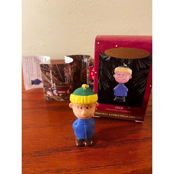Vintage Hallmark Keepsake Linus Blanket Ornament - A Charlie Brown Christmas New - Picture 1 of 3